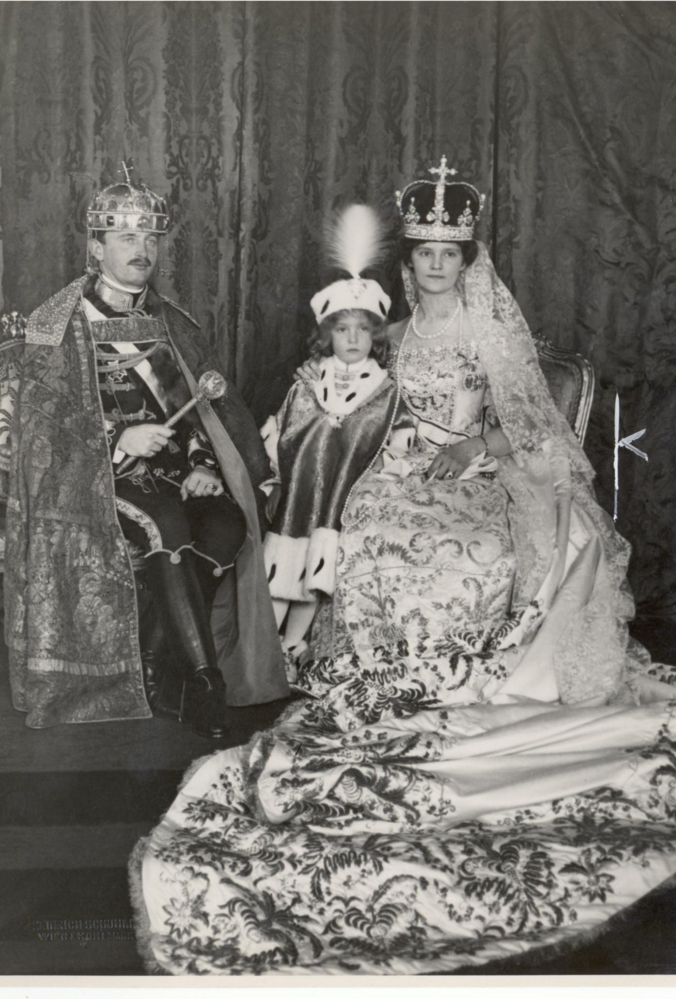Krönung Kaiser Karl I. und Kaiserin Zita